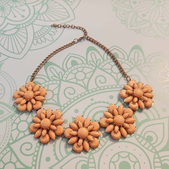 Jewelry - Light Peach Flower Fashion Necklace